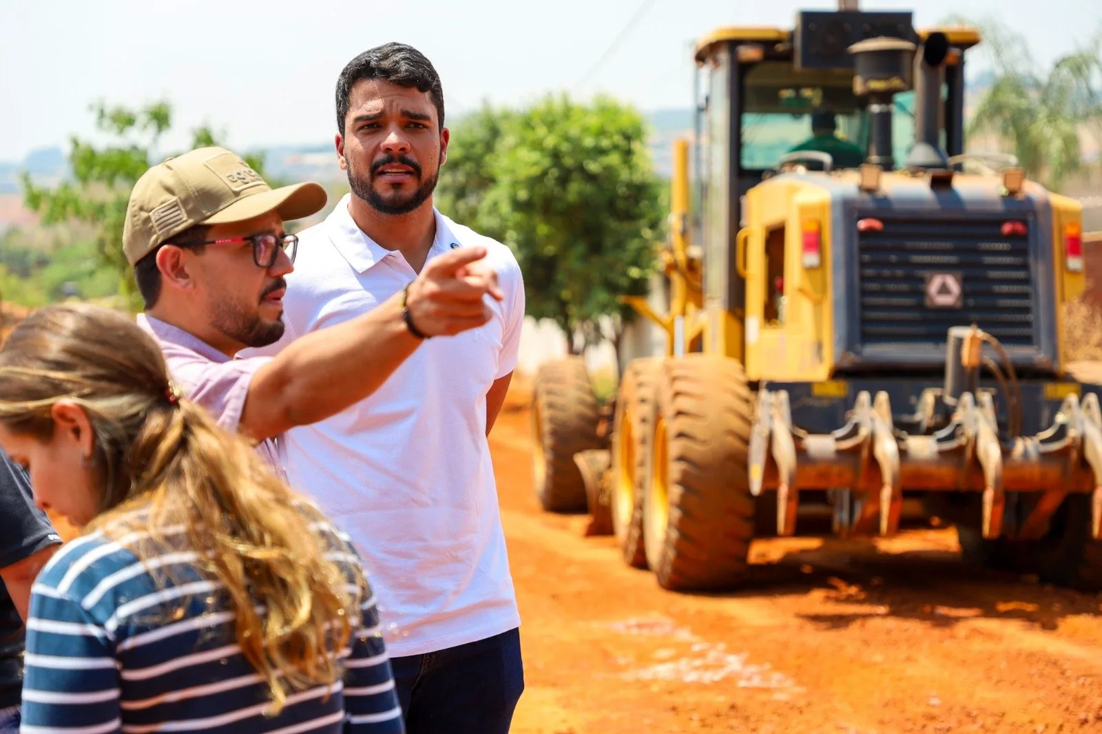 marden-vistoria-inicio-da-pavimentacao-asfaltica-do-setor-cristo-redentor