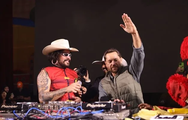 bruno-peixoto,-romario-policarpo-e-dj-jiraya-uai-realizam-acao-solidaria-para-criancas-no-setor-orlando-de-morais