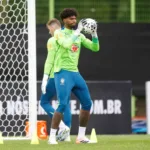 bento-sera-o-goleiro-da-selecao-contra-a-coreia-do-sul;-hugo-souza-ira-a-campo-contra-o-japao