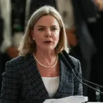 tarcisio-e-“o-candidato-dos-bilionarios,-das-bets-e-dos-golpistas”,-diz-gleisi-hoffmann