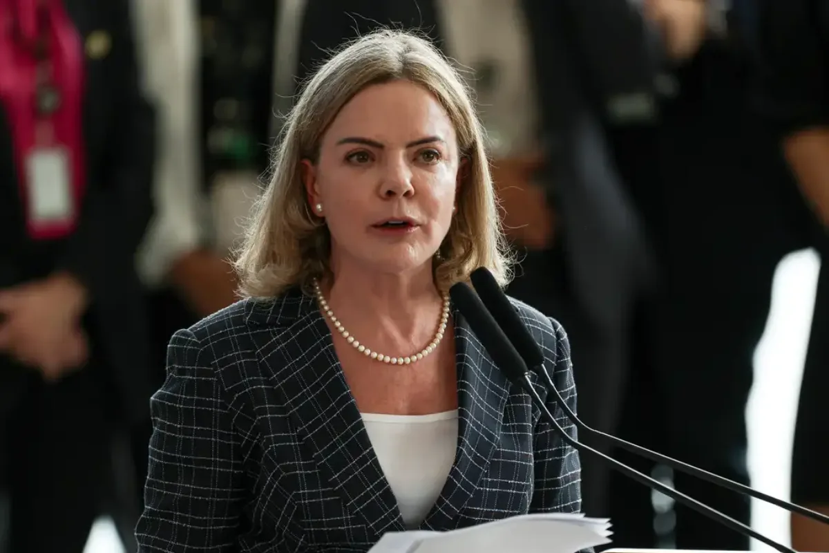 tarcisio-e-“o-candidato-dos-bilionarios,-das-bets-e-dos-golpistas”,-diz-gleisi-hoffmann