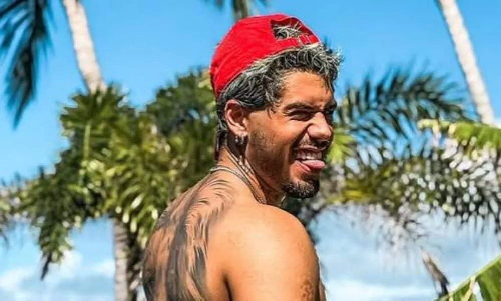 cantor-ze-felipe-reage-a-assedio-de-espectadora-em-show-sertanejo-na-scandallo-lounge-em-8-de-outubro