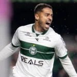 vitoria-contra-o-atletico-leva-coritiba-a-90%-de-chances-de-acesso;-confira-chances-dos-goianos