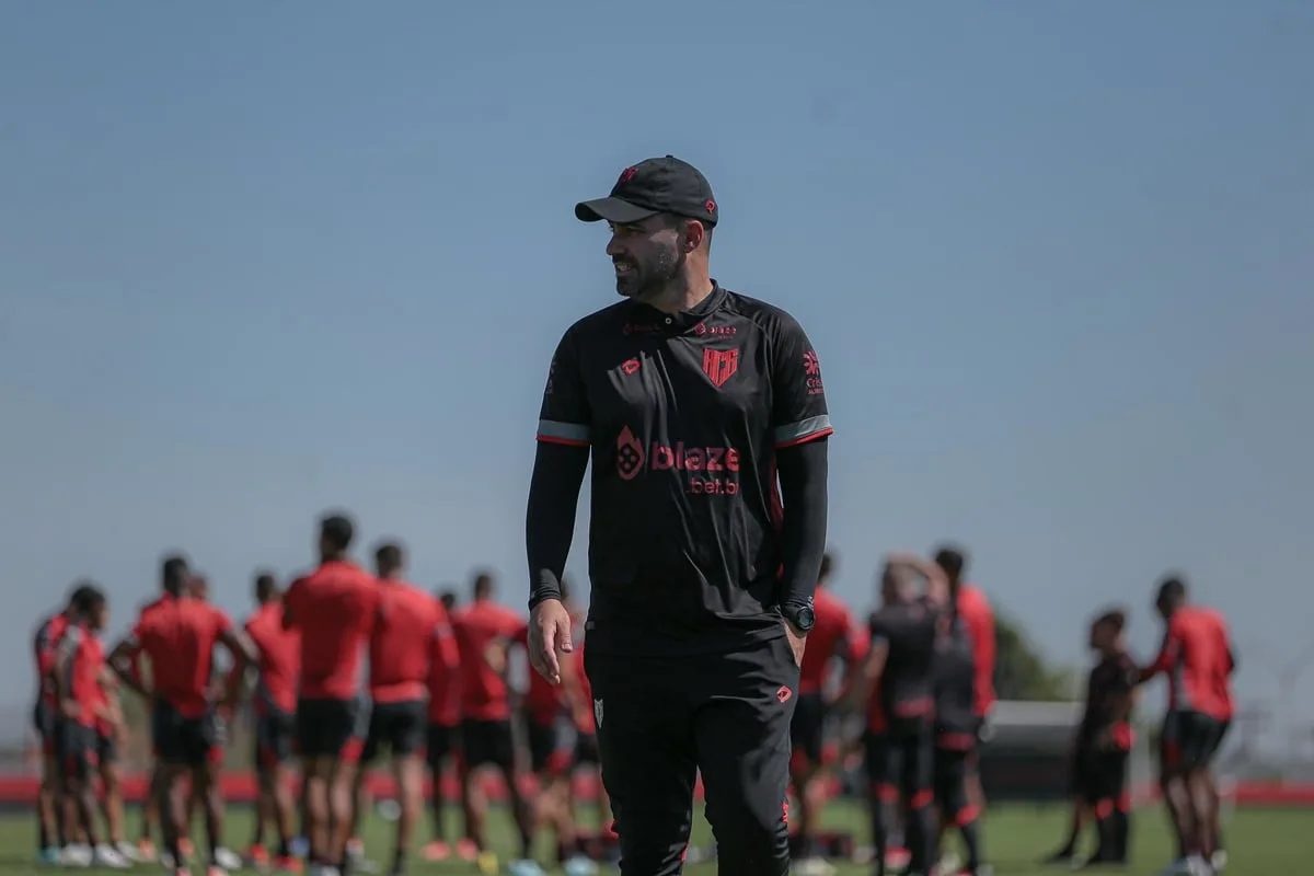 “nao-podemos-ter-esse-nivel-de-atuacao-quando-enfrentamos-o-lider-da-competicao”,-diz-rafael-lacerda