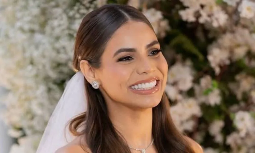 cantora-lexa-e-ator-ricardo-vianna-trocam-votos-em-cerimonia-no-rio-com-famosos