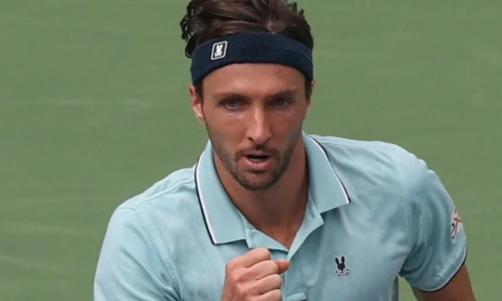 rinderknech-overcomes-medvedev-to-set-up-family-final-at-2025-shanghai-masters