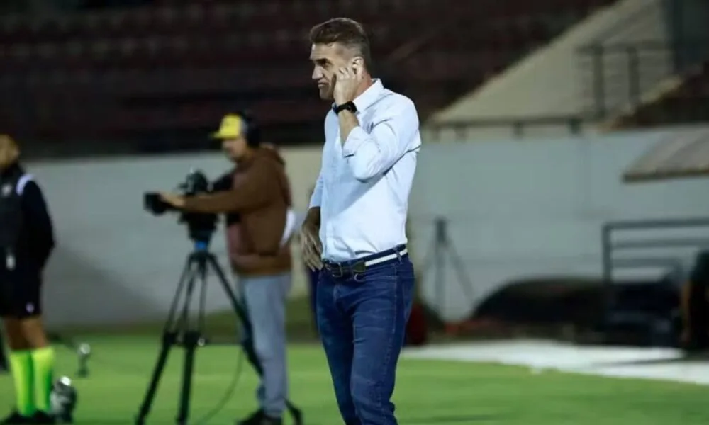 goias-demite-vagner-mancini-apos-sequencia-de-empates-na-serie-b-e-pressiona-briga-pelo-acesso