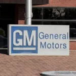 general-motors-registra-prejuizo-de-us$-1,6-bilhao-e-ajusta-producao-de-eletricos-apos-fim-de-subsidios-nos-eua