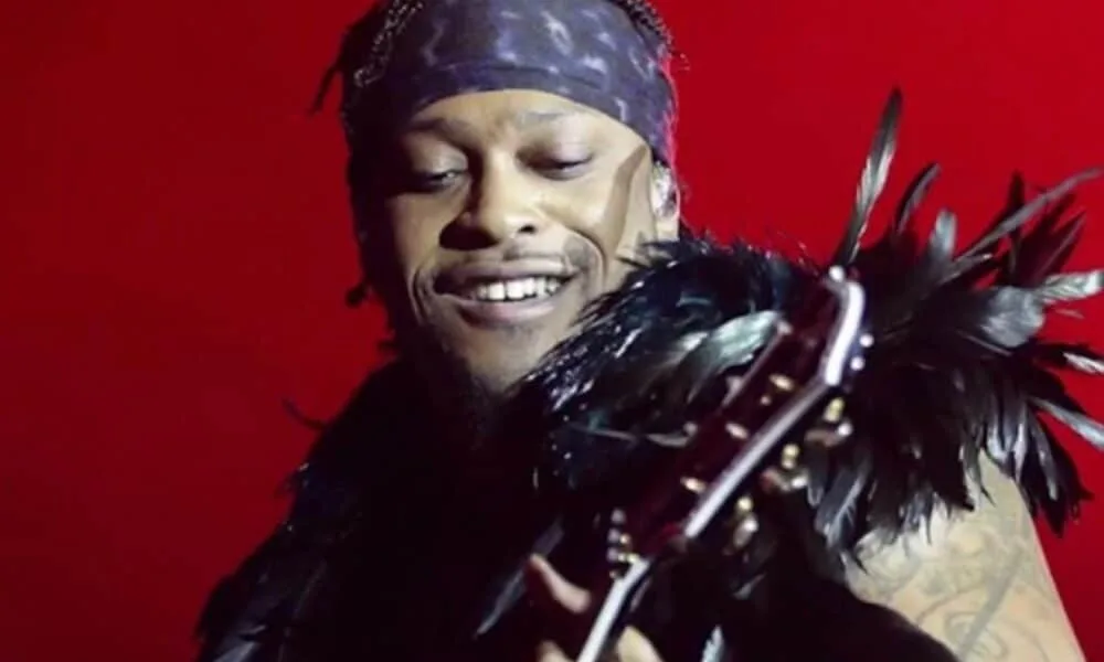 d’angelo,-neo-soul-icon,-dies-at-51-after-battle-with-cancer
