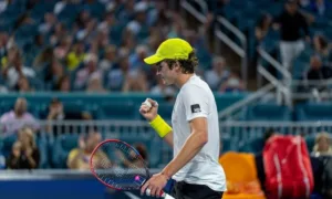 joao-fonseca-loses-1st-set-to-van-de-zandschulp-in-atp-250-brussels;-live-match