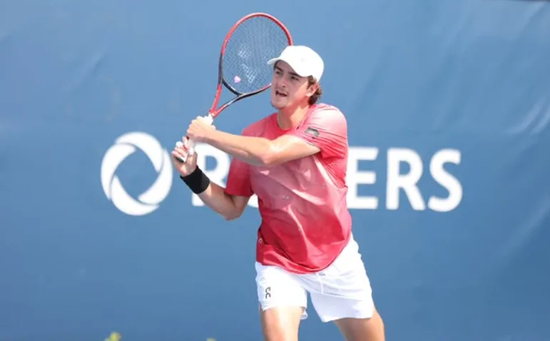 joao-fonseca-perde-em-sets-diretos-para-holandes-no-86-na-estreia-do-atp-250-de-bruxelas