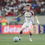 jorginho,-do-flamengo,-diz-que-e-melhor-jogar-em-gramado-sintetico-do-que-atuar-em-gramado-natural-ruim