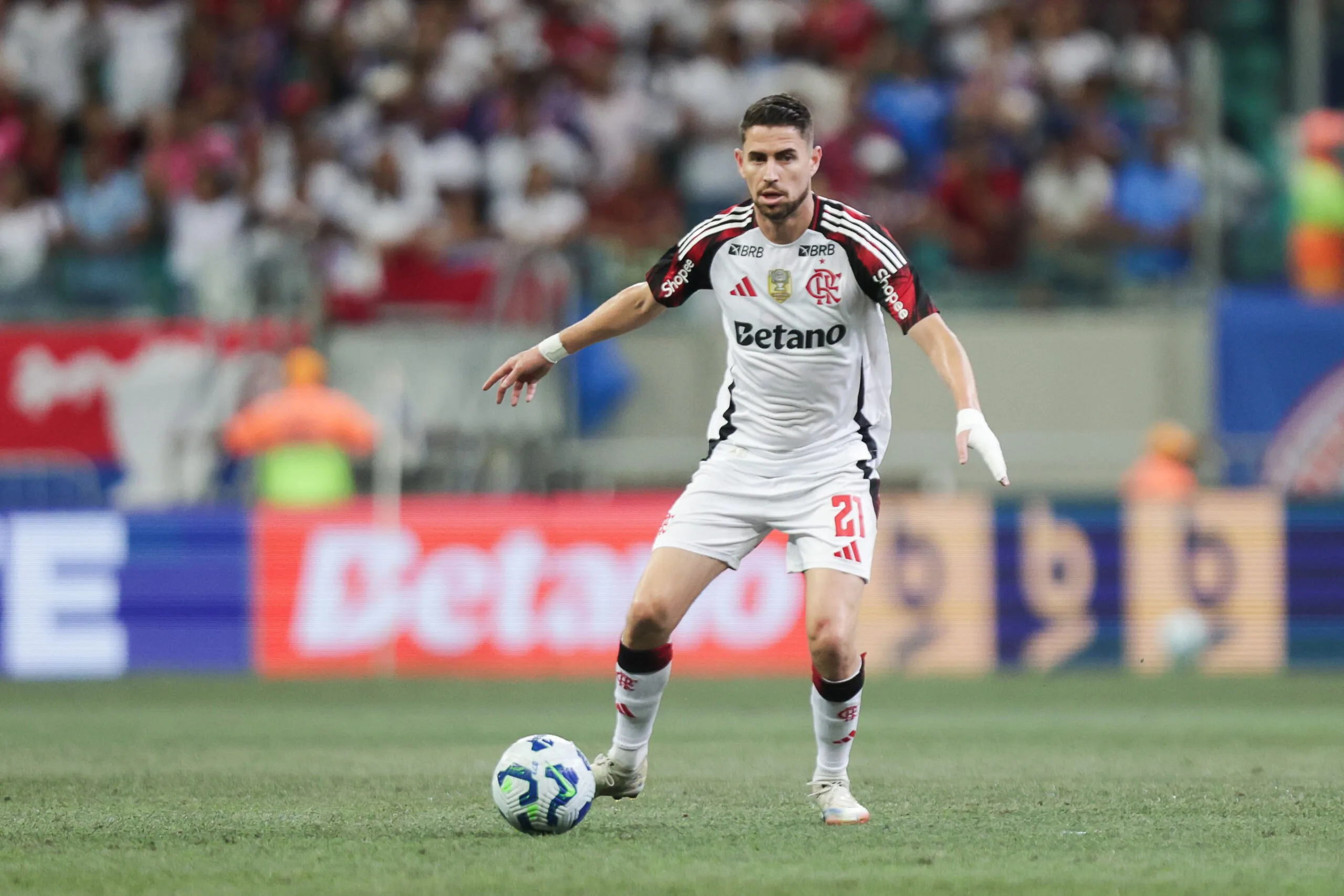 jorginho,-do-flamengo,-diz-que-e-melhor-jogar-em-gramado-sintetico-do-que-atuar-em-gramado-natural-ruim
