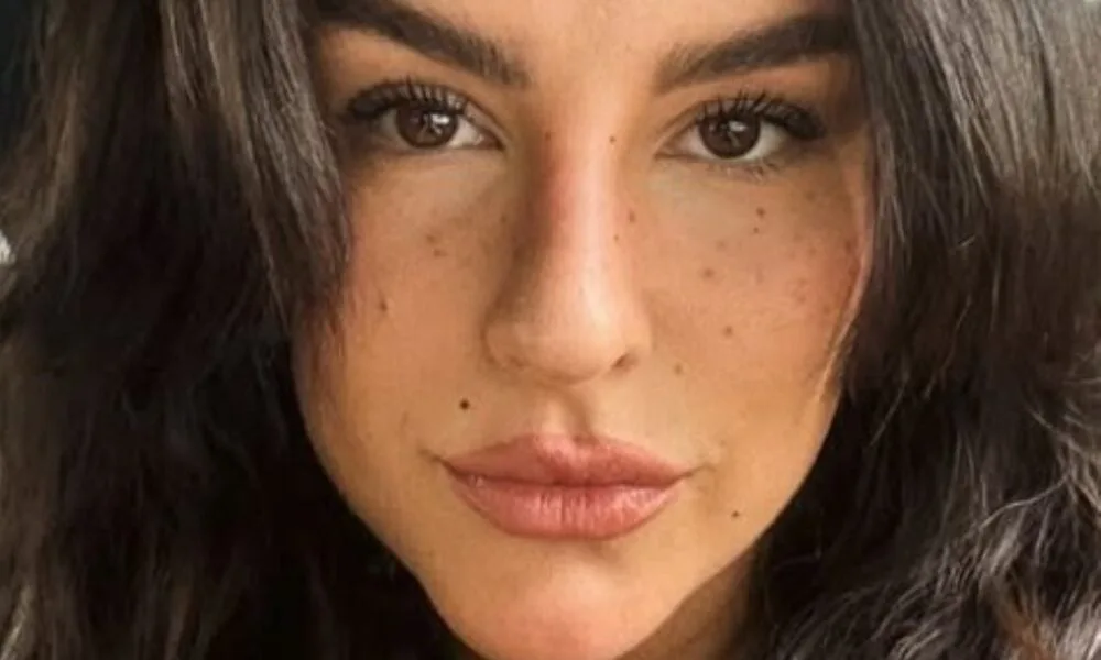 kefera-rebate-criticas-a-video-sobre-exposicao-na-internet-e-revela-ser-xingada-diariamente-ha-15-anos