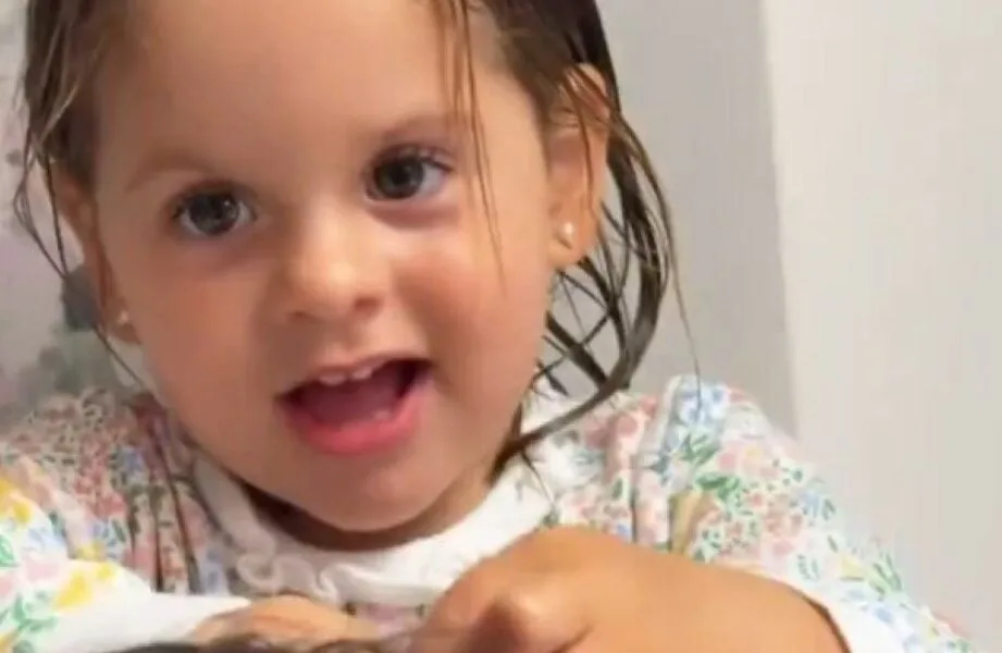 maria-flor-encanta-ao-cantar-e-dancar-‘sua-boca-mente’-de-ze-felipe-com-ana-castela-em-video-viral