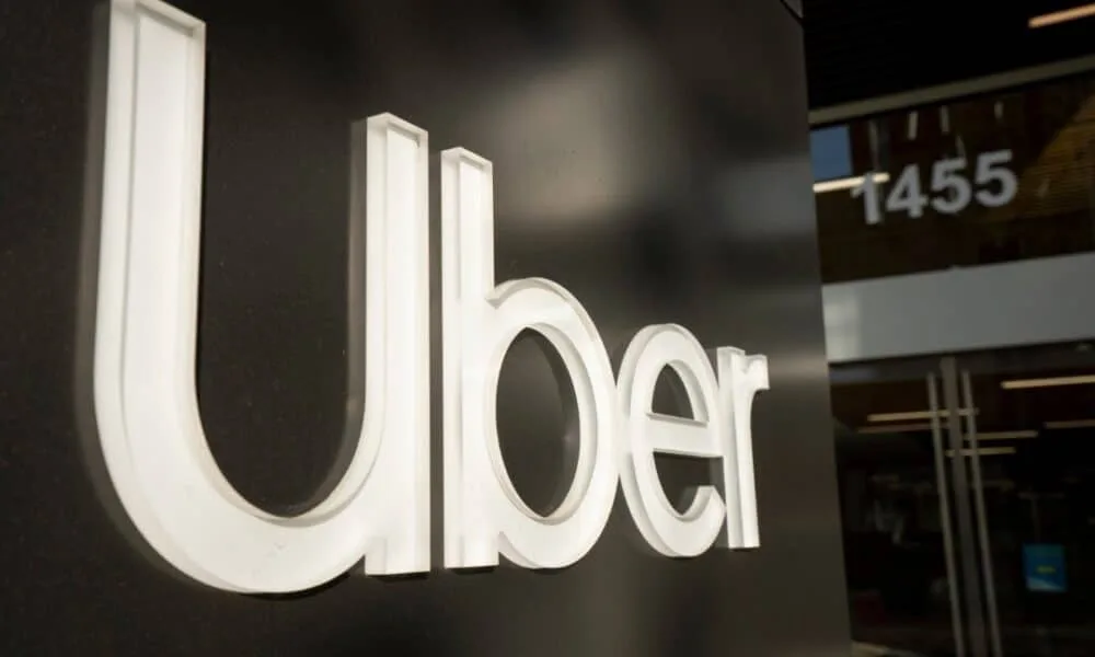 uber-exclui-hb20-e-sandero-de-categoria-comfort-em-2025-e-atualiza-regras-para-black-em-capitais