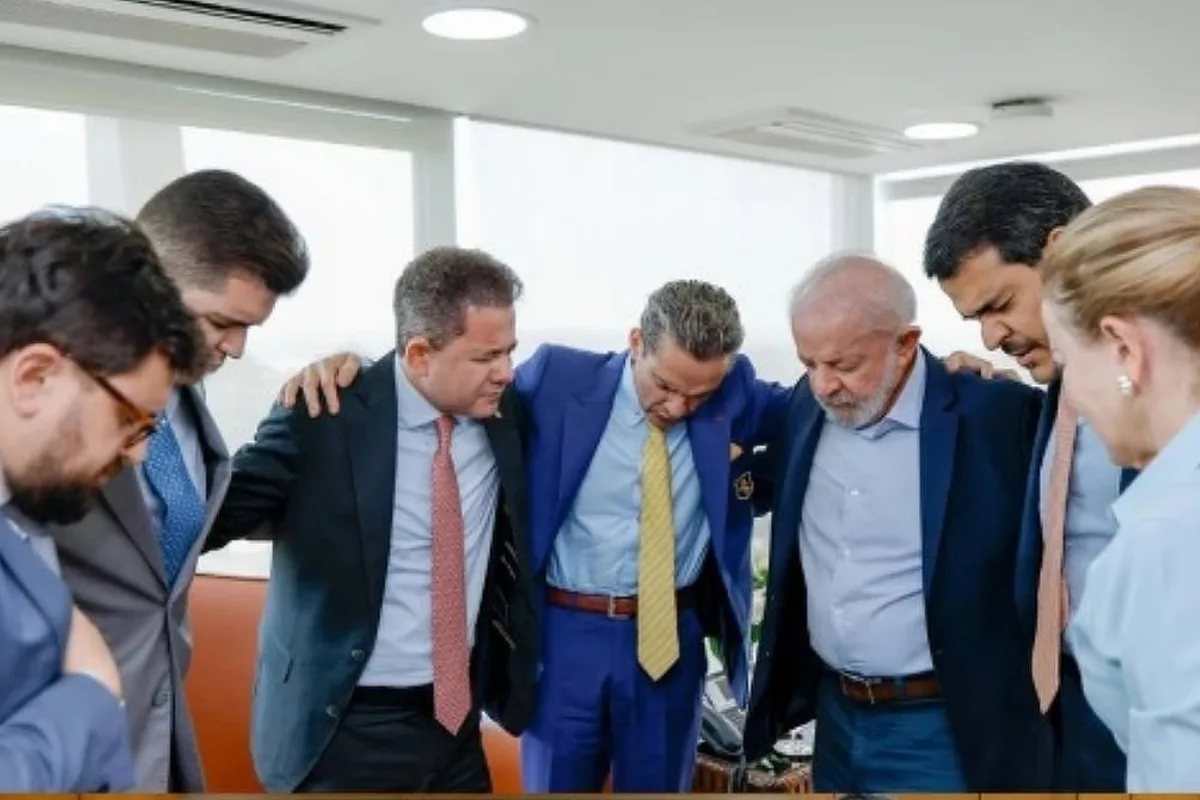 favorito-ao-stf-participa-de-reuniao-de-lula-com-evangelicos-no-planalto