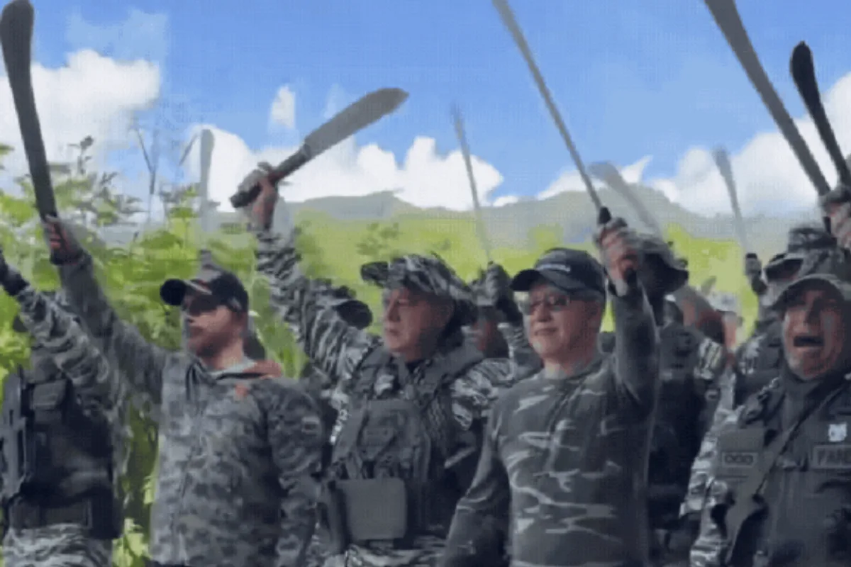 ministro-de-maduro-posa-com-facao-em-maos-e-‘convoca’-populacao:-‘nao-nos-conhecem’;-video