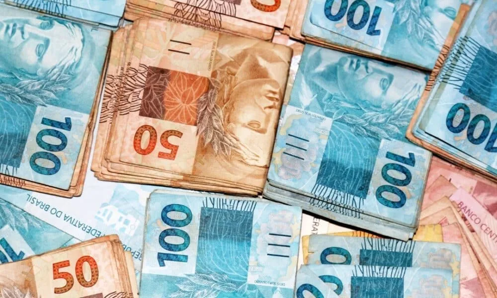 reajuste-de-13%-no-piso-salarial-paranaense-beneficia-categorias-com-valores-ate-r$-2.275-desde-2025