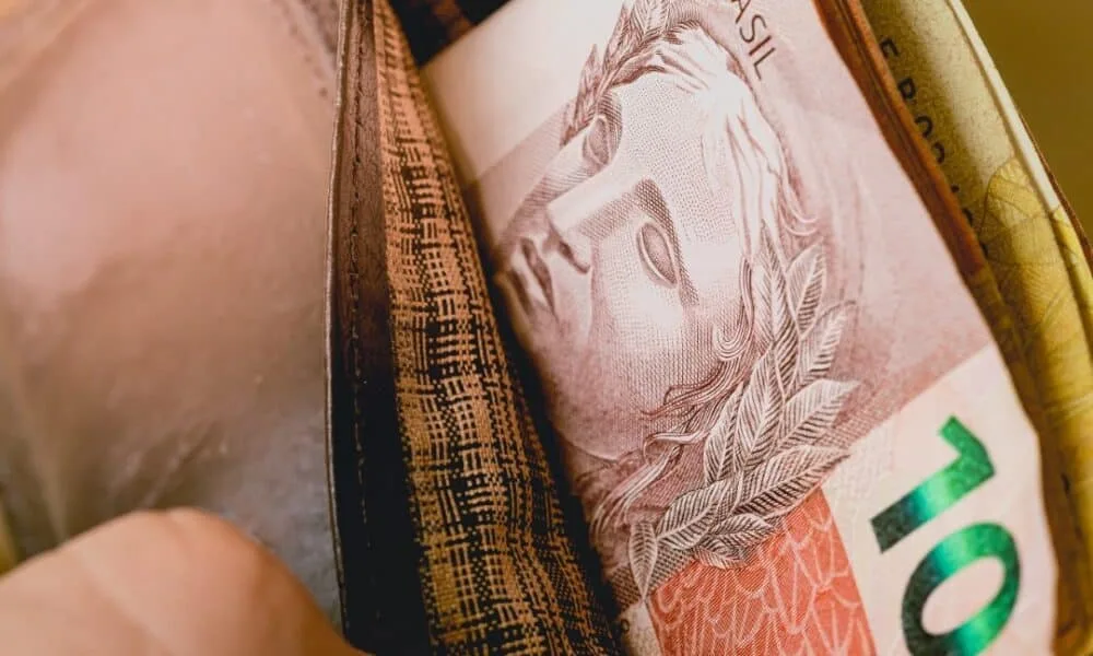 salario-minimo-de-r$-1.518-e-cinco-vezes-menor-que-o-ideal,-aponta-estudo