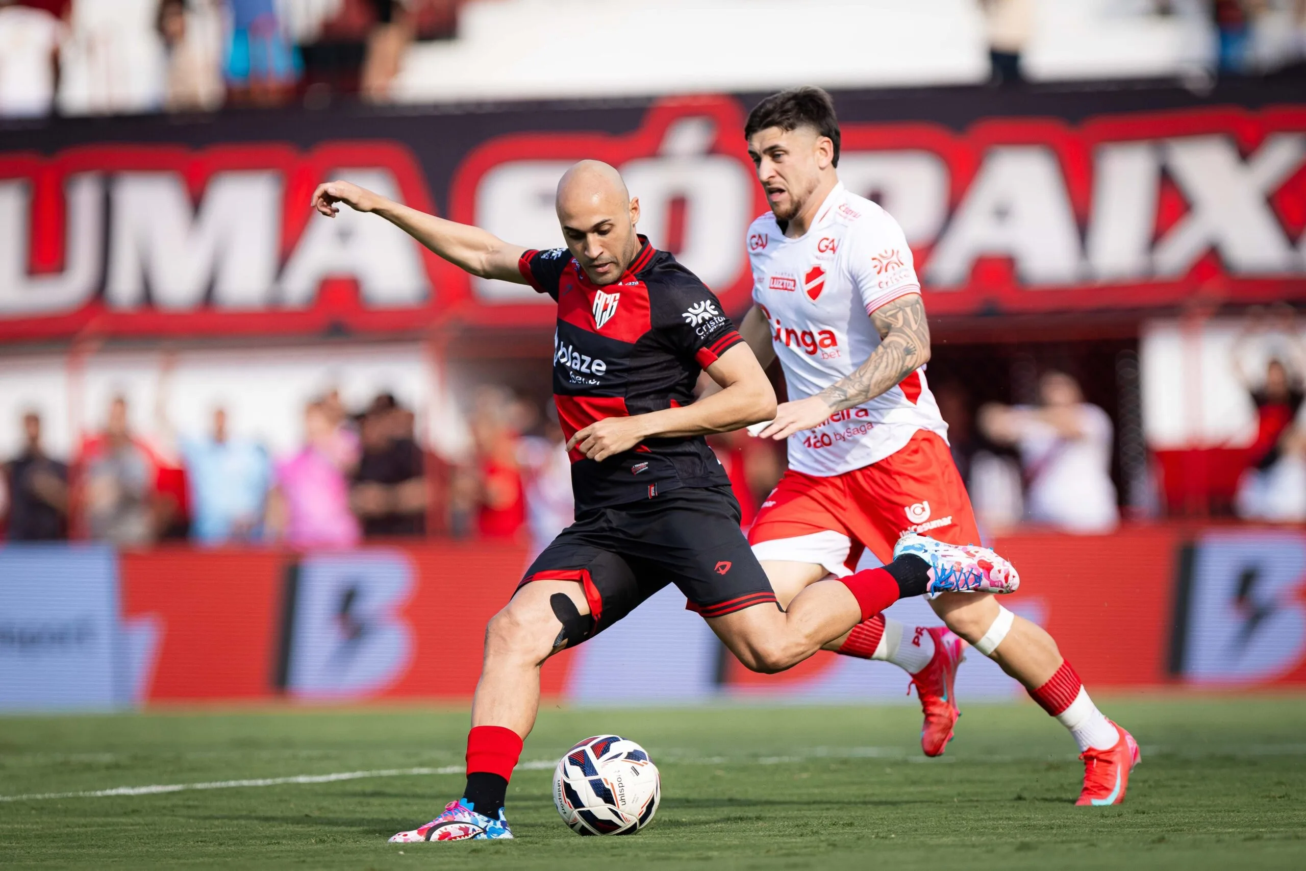 com-gol-de-yuri,-atletico-vence-classico-contra-o-vila-nova-e-encurta-distancia-para-o-g-4