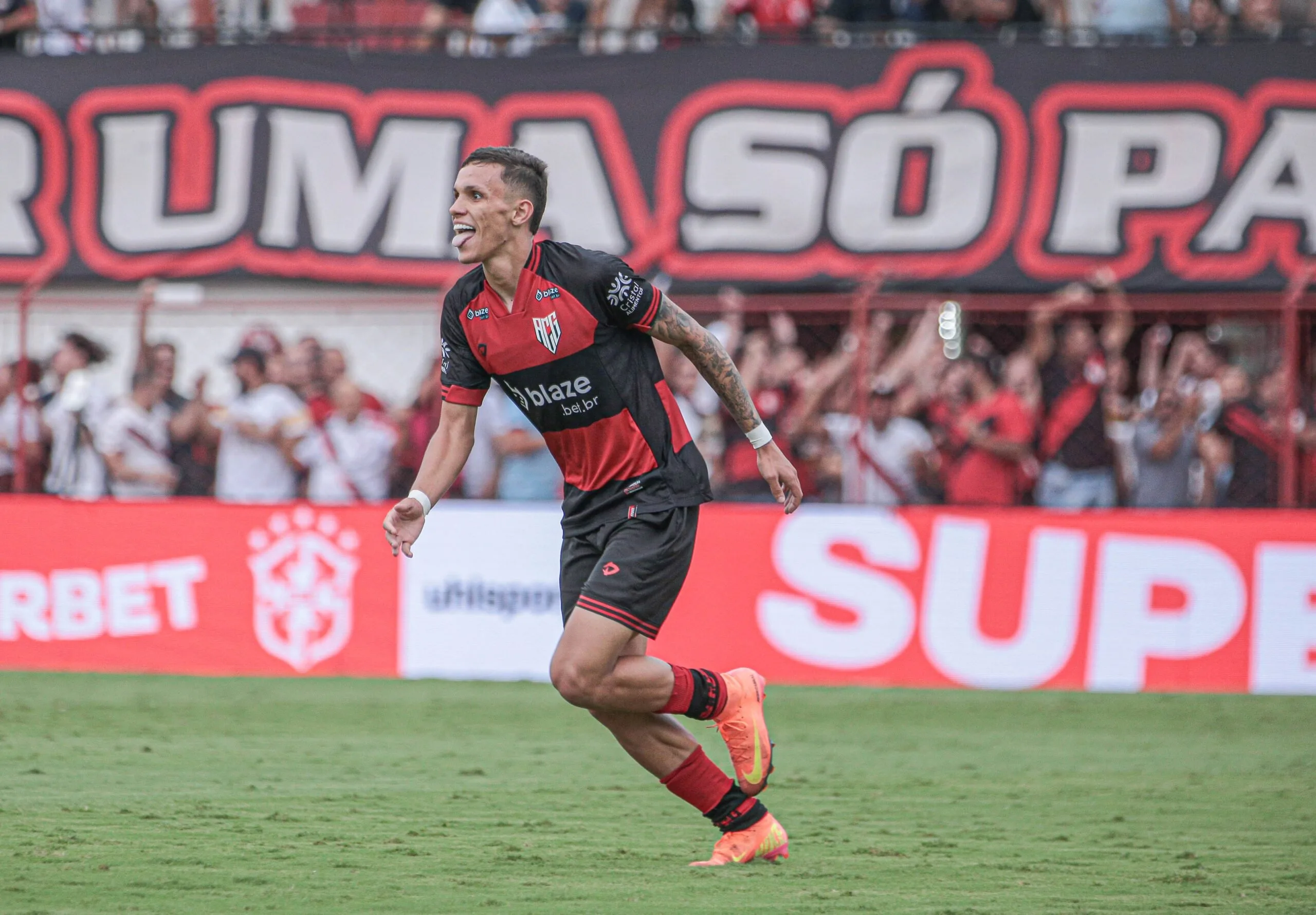 yuri-celebra-primeiro-gol-como-profissional:-“estou-muito-feliz-por-ter-sido-em-um-classico”