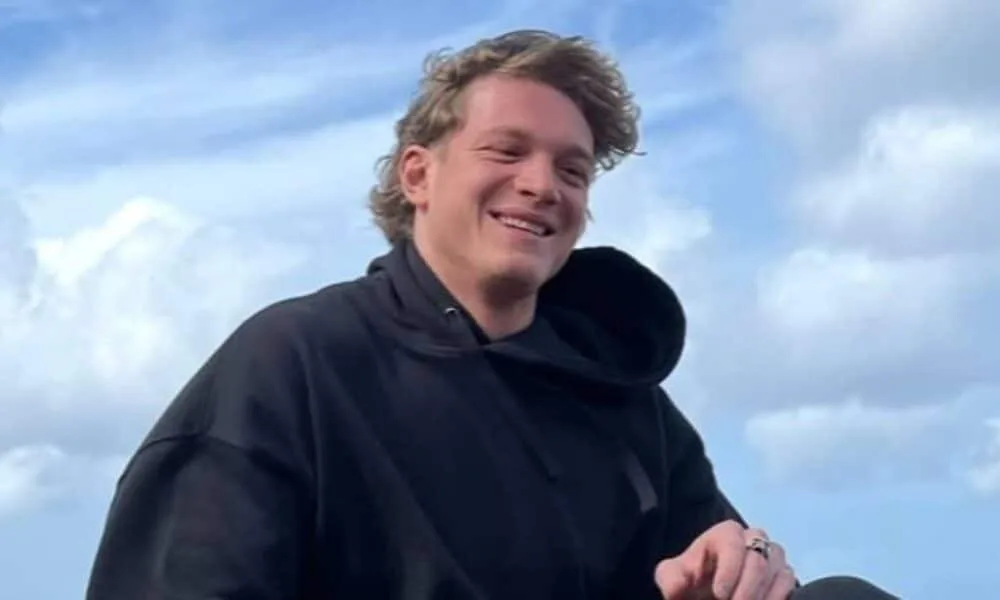 pedro-novaes,-filho-de-marcello-e-leticia-spiller-ganha-declaracao-de-pai-em-seu-aniversario-de-29-anos