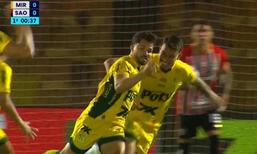mirassol-abre-placar-com-gol-rapido-de-cabeca-de-alesson-aos-45-segundos-e-pressiona-sao-paulo-no-maiao-pelo-brasileirao