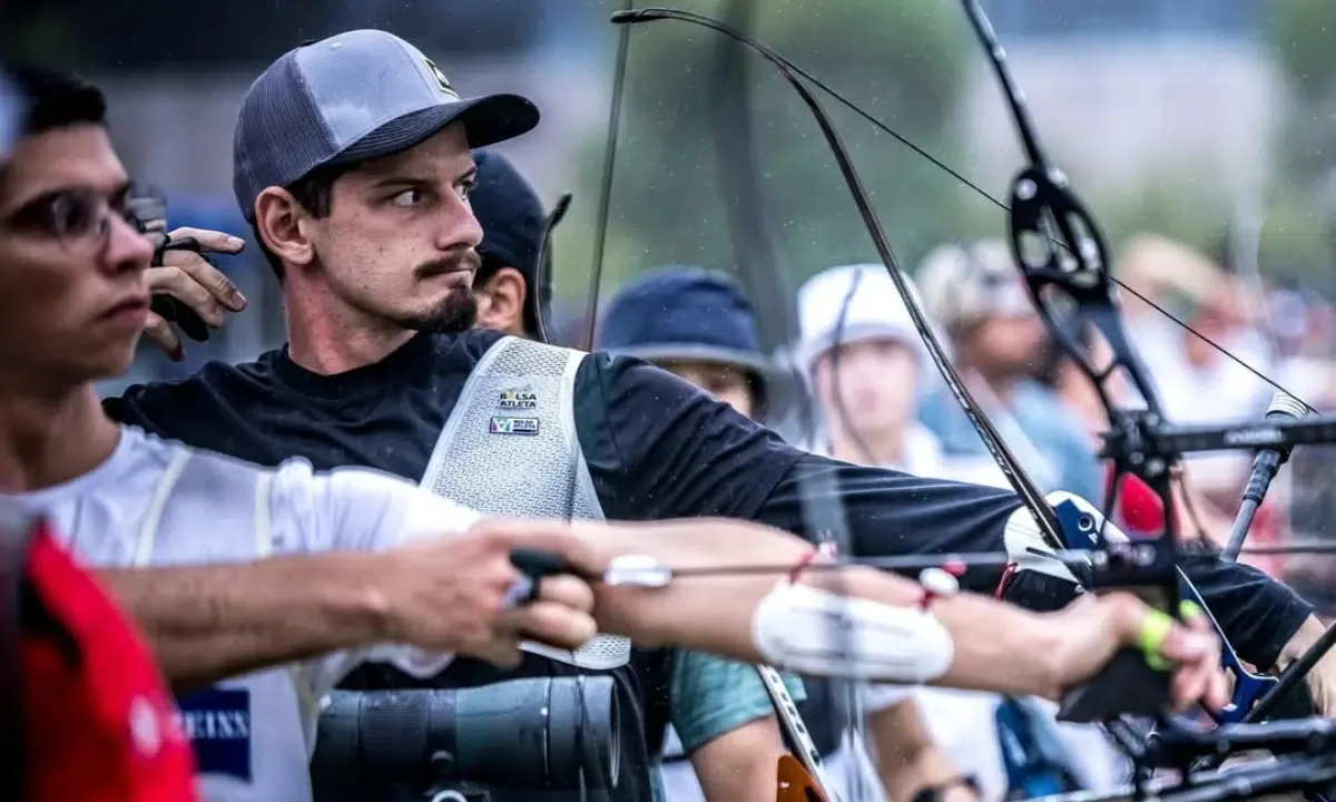 marcus-d’almeida-fatura-medalha-de-prata-no-finals-de-tiro-com-arco