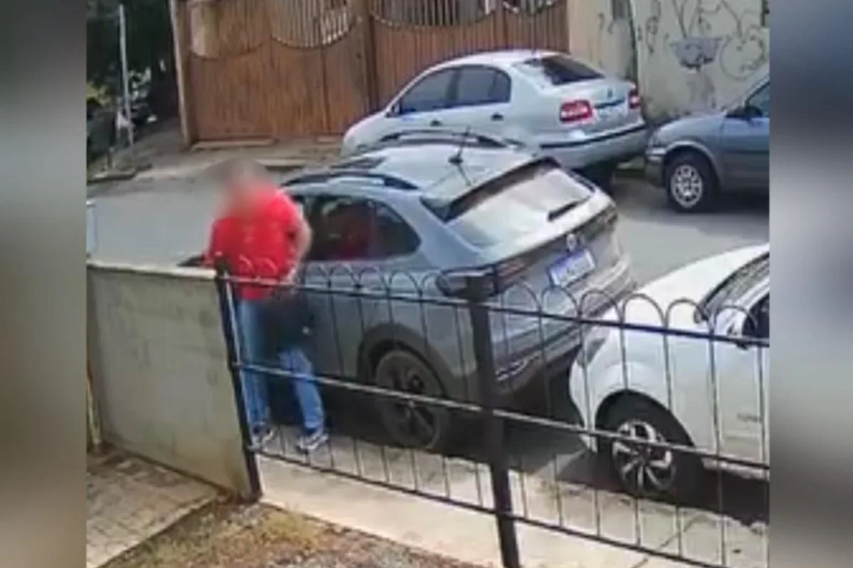 homem-destrava-carro-com-dispositivo-eletronico-e-furta-notebook-e-dinheiro-em-goiania