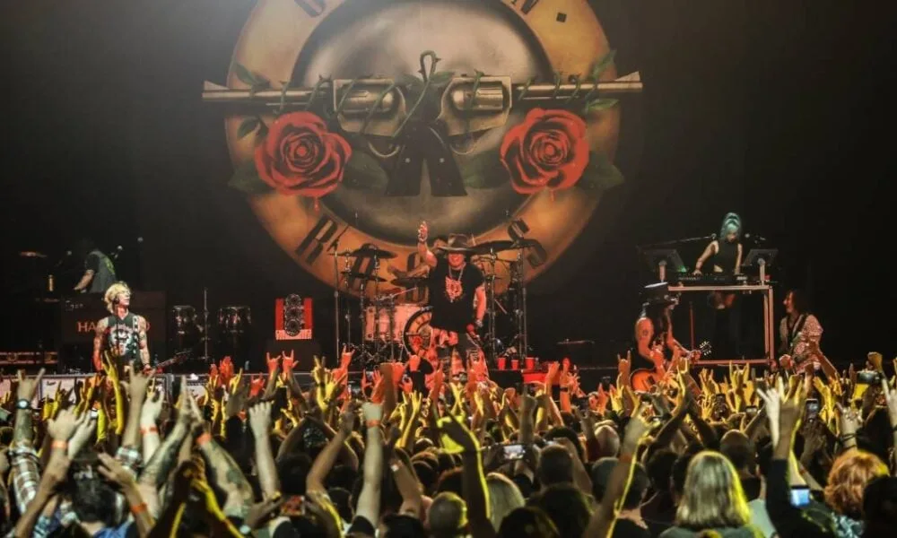 guns-n’-roses-faz-shows-no-brasil-com-setlist-repleta-de-classicos-a-partir:-venda-de-ingressos-inicia-com-precos-de-r$220-a-r$25-mil-em-cinco-cidades