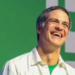 matheus-solano-comenta-‘tapa’-em-celular-de-espectador-no-teatro:-‘agi-como-trombadinha’