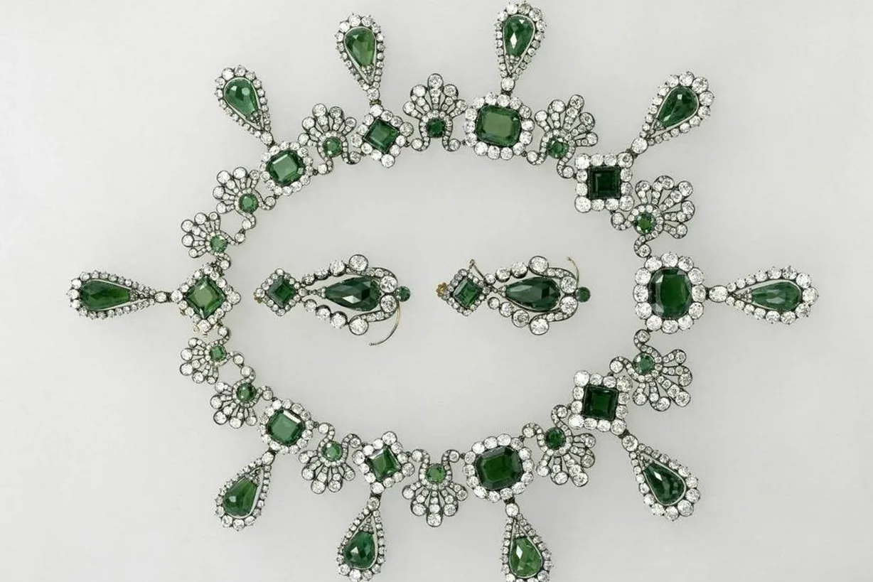 valor-estimado-das-joias-roubadas-no-louvre-e-revelado-pelas-autoridades;-veja