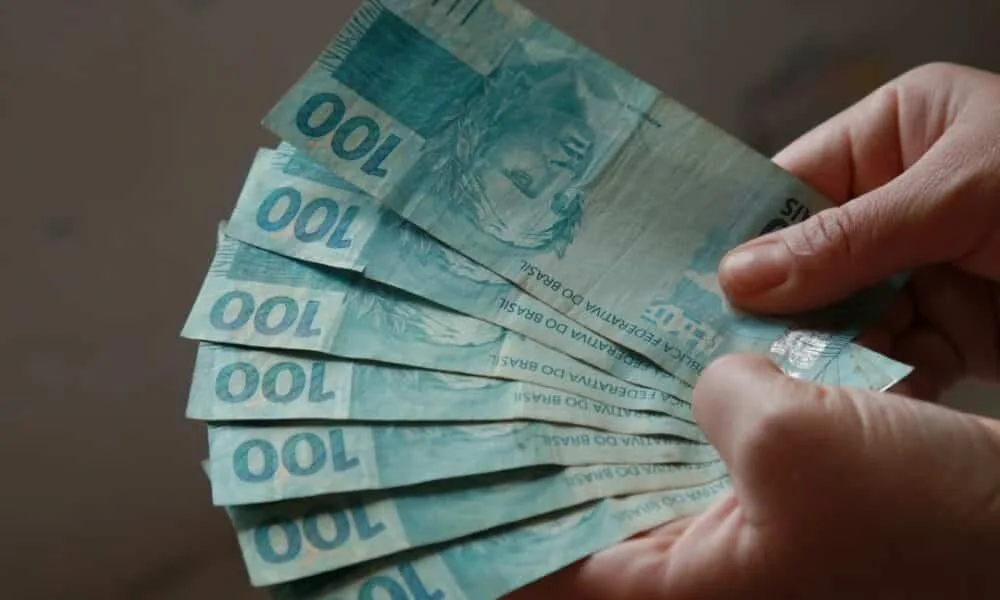 novo-salario-minimo-de-r$-1.631-entra-em-vigor-em-janeiro-de-2026