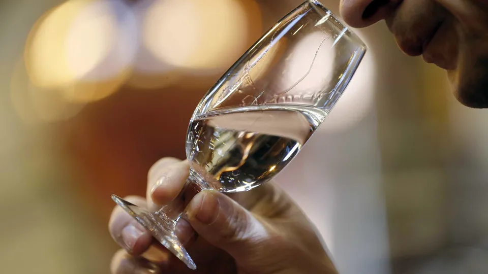 Saúde lista principais sinais e sintomas de intoxicação por metanol