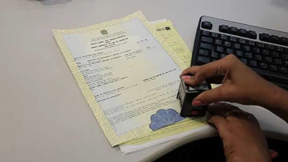 Mãe é impedida de mudar nome de filha recém-nascida após se arrepender da escolha