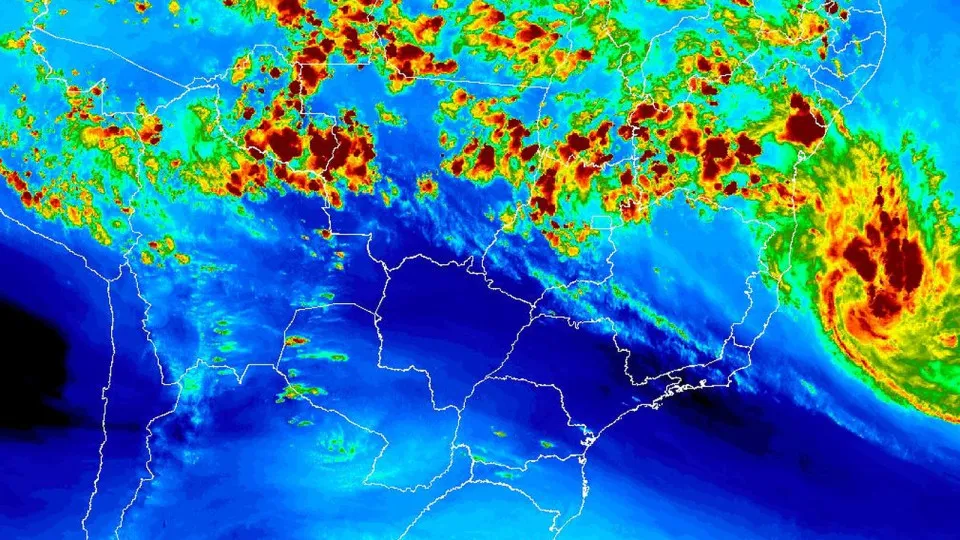 Inmet emite alerta laranja de perigo para ventos costeiros no litoral do Brasil