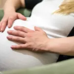 Polícia prende mulher que admitiu gravidez falsa para pedir dinheiro no Paraná