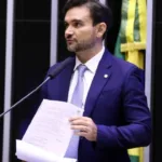 Lula sanciona lei que amplia pena para quem vende bebida alcoólica a crianças e adolescentes