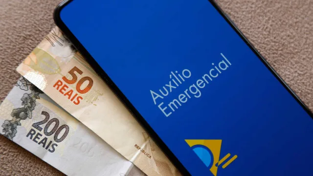 Brasil registra 24 casos confirmados de intoxicação por metanol e investiga outros 235 2 Governo cobra R$ 478 milhões do Auxílio Emergencial sacados indevidamente