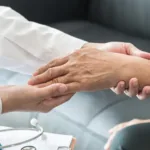 Governo seleciona 501 médicos para áreas vulneráveis com bolsa de até R$ 20 mil