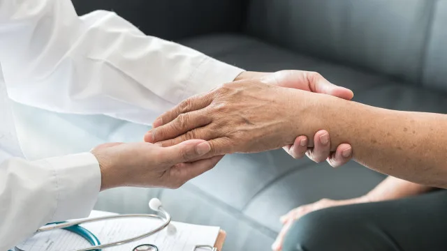 Governo seleciona 501 m&eacute;dicos para &aacute;reas vulner&aacute;veis com bolsa de at&eacute; R$ 20 mil