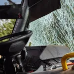 Colisão entre carreta e ônibus escolar deixa três mortos na Bahia