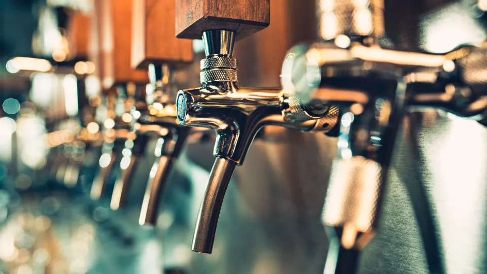 SP interdita dez locais por suspeita em origem das bebidas