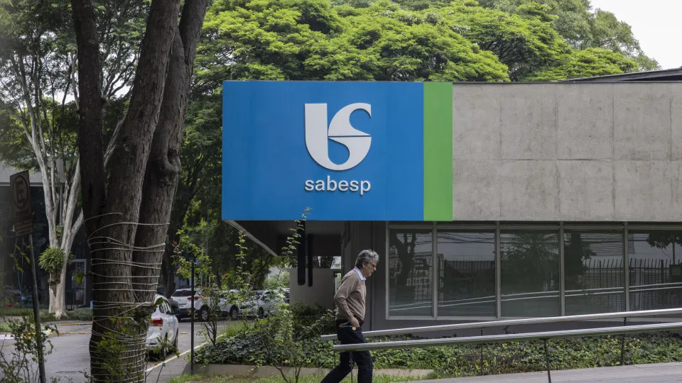 Sabesp bate recorde de retirada de água do sistema de abastecimento, diz estudo