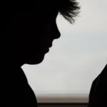 Professor que trocou mundo corporativo por escola pública alerta alunos sobre perigos das redes