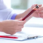 Anvisa busca laboratórios com capacidade de detectar metanol em amostras de sangue