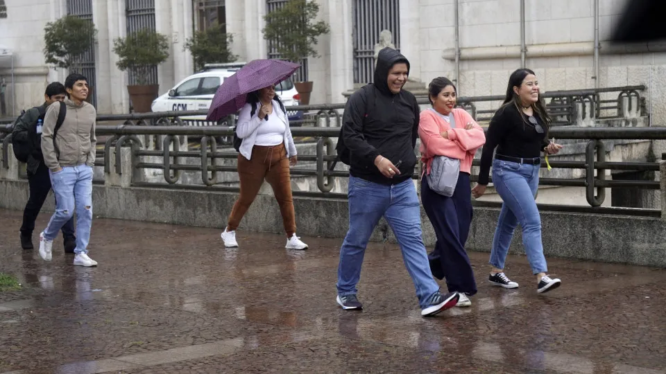 Massa de ar polar forte avança sobre o Brasil e derruba temperaturas