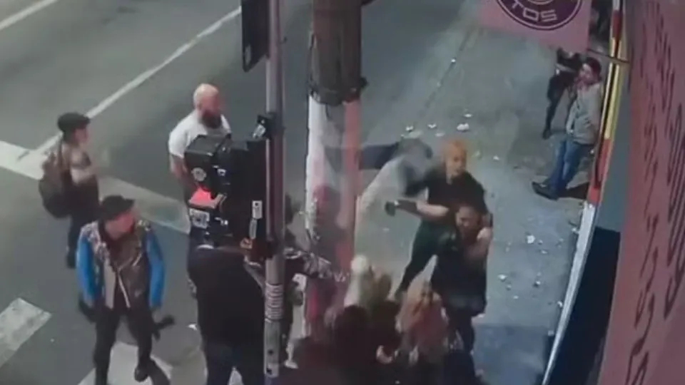 Mulher morre após briga em show de música punk na zona oeste de SP