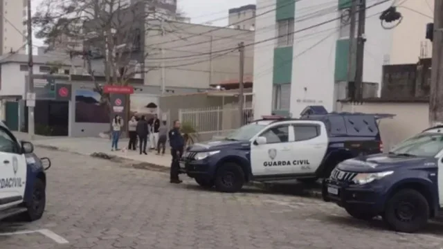 Prefeito de Macapá agride jornalista com mata-leão durante visita a obra